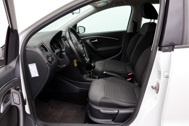 VOLKSWAGEN POLO 1.2 TSI Comfortline - 90 pk **Airco / Bluetooth, Autobedrijf Ploemen Meerssen BV, Meerssen