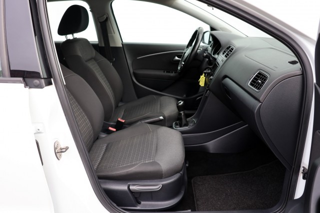 VOLKSWAGEN POLO 1.2 TSI Comfortline - 90 pk **Airco / Bluetooth, Autobedrijf Ploemen Meerssen BV, Meerssen