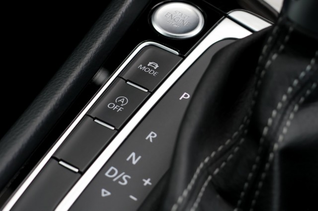 VOLKSWAGEN GOLF 1.4 TSI DSG R-Line - 125 pk **Camera / Xenon / Navi / Keyless, Autobedrijf Ploemen Meerssen BV, Meerssen