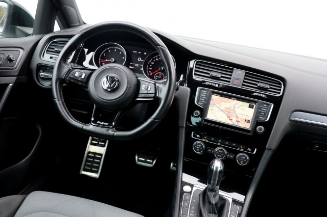 VOLKSWAGEN GOLF 1.4 TSI DSG R-Line - 125 pk **Camera / Xenon / Navi / Keyless, Autobedrijf Ploemen Meerssen BV, Meerssen