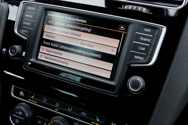 VOLKSWAGEN GOLF 1.4 TSI DSG R-Line - 125 pk **Camera / Xenon / Navi / Keyless, Autobedrijf Ploemen Meerssen BV, Meerssen