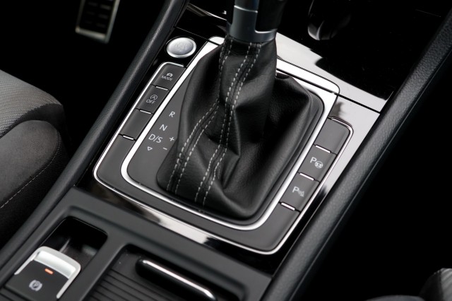 VOLKSWAGEN GOLF 1.4 TSI DSG R-Line - 125 pk **Camera / Xenon / Navi / Keyless, Autobedrijf Ploemen Meerssen BV, Meerssen