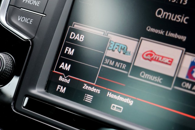 VOLKSWAGEN GOLF 1.4 TSI DSG R-Line - 125 pk **Camera / Xenon / Navi / Keyless, Autobedrijf Ploemen Meerssen BV, Meerssen