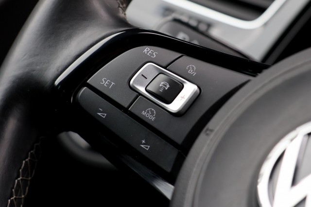 VOLKSWAGEN GOLF 1.4 TSI DSG R-Line - 125 pk **Camera / Xenon / Navi / Keyless, Autobedrijf Ploemen Meerssen BV, Meerssen