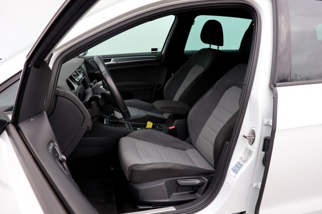 VOLKSWAGEN GOLF 1.4 TSI DSG R-Line - 125 pk **Camera / Xenon / Navi / Keyless, Autobedrijf Ploemen Meerssen BV, Meerssen