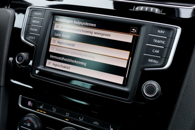 VOLKSWAGEN GOLF 1.4 TSI DSG R-Line - 125 pk **Camera / Xenon / Navi / Keyless, Autobedrijf Ploemen Meerssen BV, Meerssen