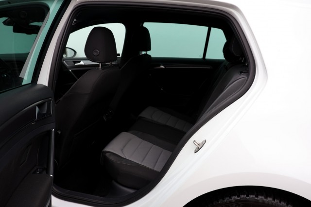 VOLKSWAGEN GOLF 1.4 TSI DSG R-Line - 125 pk **Camera / Xenon / Navi / Keyless, Autobedrijf Ploemen Meerssen BV, Meerssen