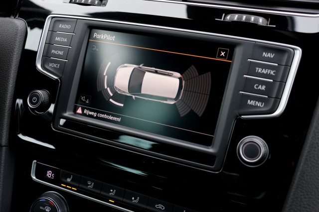 VOLKSWAGEN GOLF 1.4 TSI DSG R-Line - 125 pk **Camera / Xenon / Navi / Keyless, Autobedrijf Ploemen Meerssen BV, Meerssen