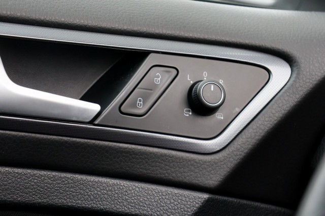 VOLKSWAGEN GOLF 1.4 TSI DSG R-Line - 125 pk **Camera / Xenon / Navi / Keyless, Autobedrijf Ploemen Meerssen BV, Meerssen