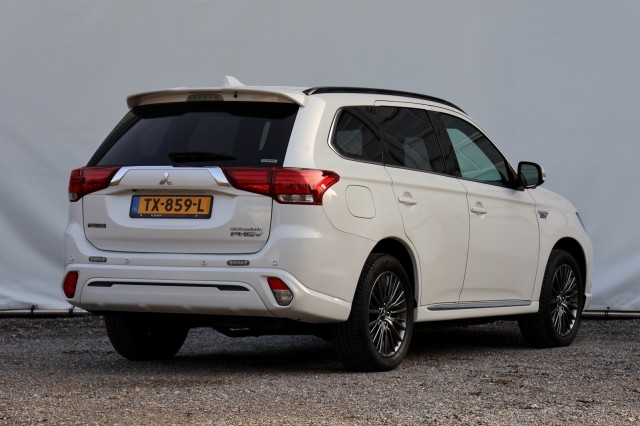 MITSUBISHI OUTLANDER 2.4 PHEV 4WD S-Edition - 240 pk **Pano / Diamond / 360 camera, Autobedrijf Ploemen Meerssen BV, Meerssen