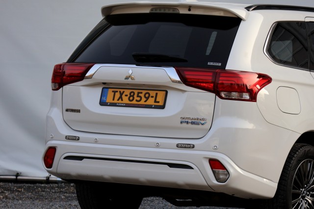 MITSUBISHI OUTLANDER 2.4 PHEV 4WD S-Edition - 240 pk **Pano / Diamond / 360 camera, Autobedrijf Ploemen Meerssen BV, Meerssen