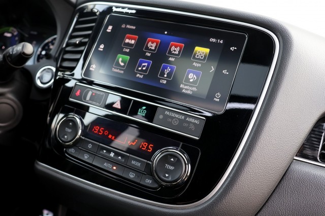 MITSUBISHI OUTLANDER 2.4 PHEV 4WD S-Edition - 240 pk **Pano / Diamond / 360 camera, Autobedrijf Ploemen Meerssen BV, Meerssen