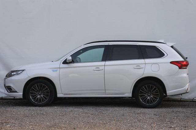 MITSUBISHI OUTLANDER 2.4 PHEV 4WD S-Edition - 240 pk **Pano / Diamond / 360 camera, Autobedrijf Ploemen Meerssen BV, Meerssen