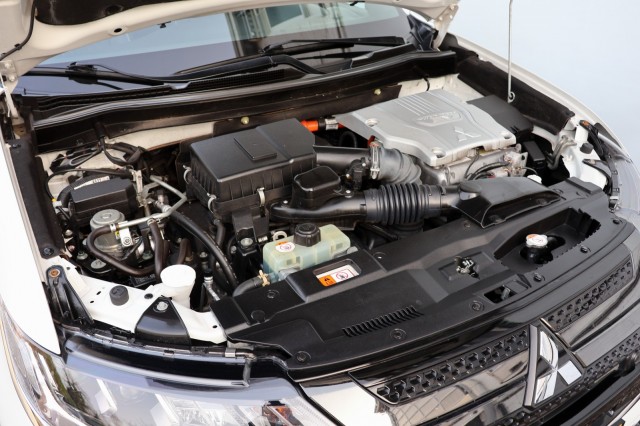 MITSUBISHI OUTLANDER 2.4 PHEV 4WD S-Edition - 240 pk **Pano / Diamond / 360 camera, Autobedrijf Ploemen Meerssen BV, Meerssen