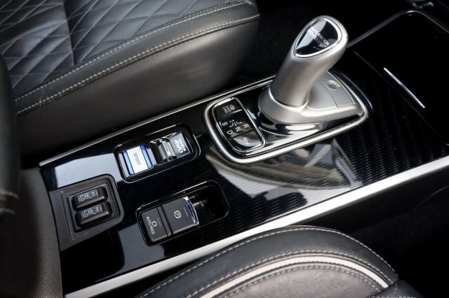 MITSUBISHI OUTLANDER 2.4 PHEV 4WD S-Edition - 240 pk **Pano / Diamond / 360 camera, Autobedrijf Ploemen Meerssen BV, Meerssen