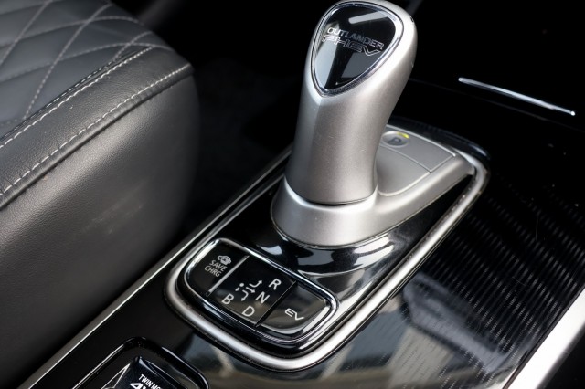 MITSUBISHI OUTLANDER 2.4 PHEV 4WD S-Edition - 240 pk **Pano / Diamond / 360 camera, Autobedrijf Ploemen Meerssen BV, Meerssen