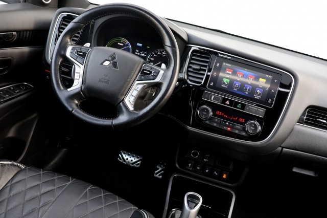 MITSUBISHI OUTLANDER 2.4 PHEV 4WD S-Edition - 240 pk **Pano / Diamond / 360 camera, Autobedrijf Ploemen Meerssen BV, Meerssen