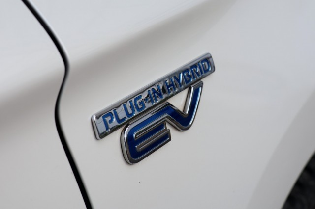 MITSUBISHI OUTLANDER 2.4 PHEV 4WD S-Edition - 240 pk **Pano / Diamond / 360 camera, Autobedrijf Ploemen Meerssen BV, Meerssen