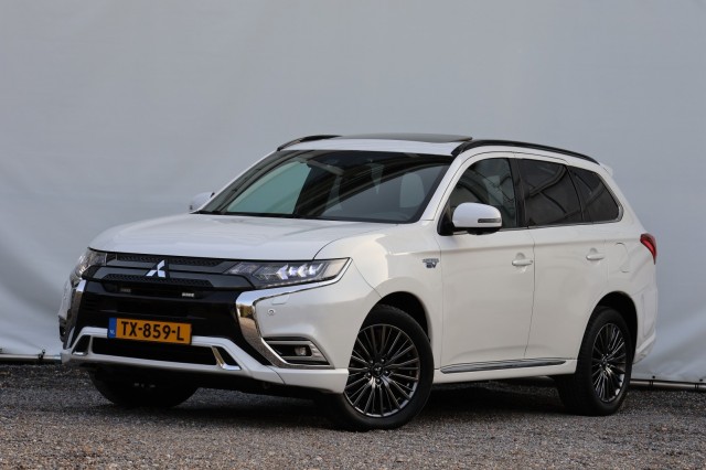 MITSUBISHI OUTLANDER 2.4 PHEV 4WD S-Edition - 240 pk **Pano / Diamond / 360 camera, Autobedrijf Ploemen Meerssen BV, Meerssen