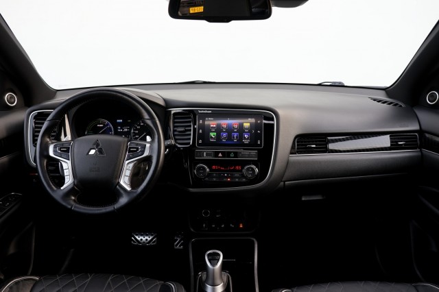 MITSUBISHI OUTLANDER 2.4 PHEV 4WD S-Edition - 240 pk **Pano / Diamond / 360 camera, Autobedrijf Ploemen Meerssen BV, Meerssen