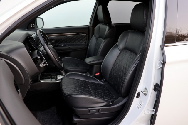 MITSUBISHI OUTLANDER 2.4 PHEV 4WD S-Edition - 240 pk **Pano / Diamond / 360 camera, Autobedrijf Ploemen Meerssen BV, Meerssen