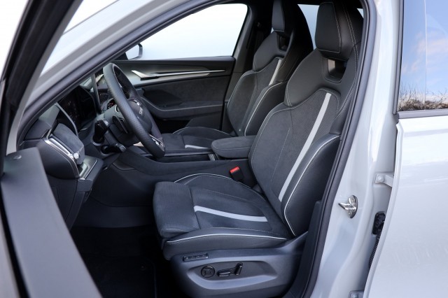 SKODA KODIAQ 1.5 TSI PHEV Sportline Business - 204 pk **Trekhaak / DCC / Steel Grey, Autobedrijf Ploemen Meerssen BV, Meerssen