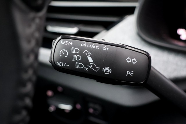 SKODA KAMIQ 1.0 TSI DSG Selection - 116 pk **Camera / Full Link / PDC, Autobedrijf Ploemen Meerssen BV, Meerssen