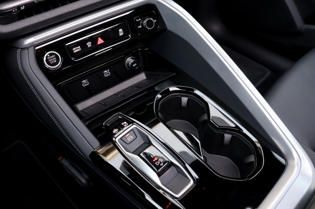 AUDI Q5 2.0 TFSI e-Hybrid S Edition  - 299 pk **Lucht / Pano / Trekhaak, Autobedrijf Ploemen Meerssen BV, Meerssen