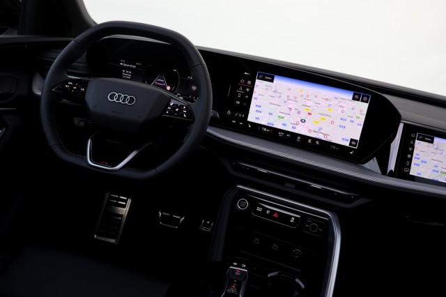 AUDI Q5 2.0 TFSI e-Hybrid S Edition  - 299 pk **Lucht / Pano / Trekhaak, Autobedrijf Ploemen Meerssen BV, Meerssen