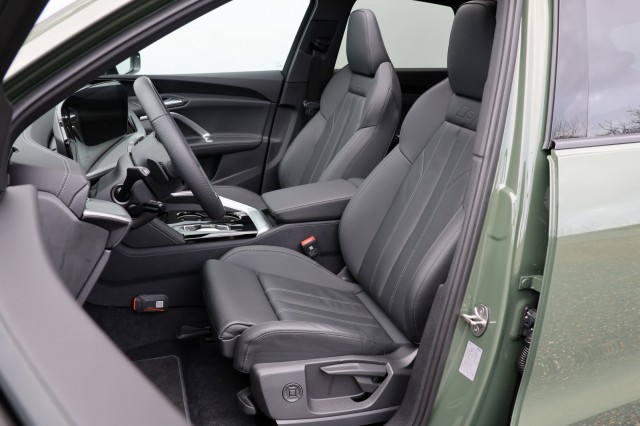 AUDI Q5 2.0 TFSI e-Hybrid S Edition  - 299 pk **Lucht / Pano / Trekhaak, Autobedrijf Ploemen Meerssen BV, Meerssen