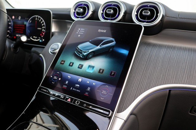 MERCEDES-BENZ GLC-KLASSE 300e 4Matic Luxury Line - 313 pk, Autobedrijf Ploemen Meerssen BV, Meerssen