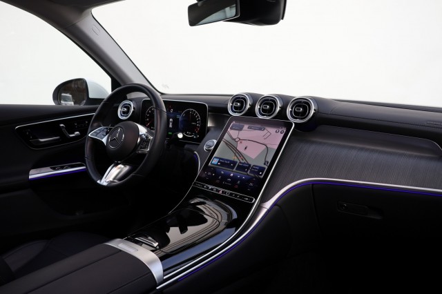 MERCEDES-BENZ GLC-KLASSE 300e 4Matic Luxury Line - 313 pk, Autobedrijf Ploemen Meerssen BV, Meerssen