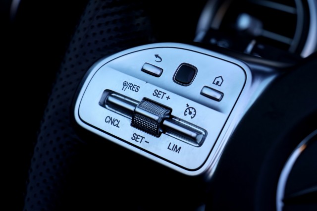 MERCEDES-BENZ C-KLASSE Cabrio AMG Line - 183 pk **Stoelventilatie / Leer / Camera, Autobedrijf Ploemen Meerssen BV, Meerssen