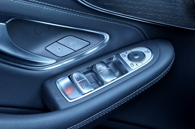 MERCEDES-BENZ C-KLASSE Cabrio AMG Line - 183 pk **Stoelventilatie / Leer / Camera, Autobedrijf Ploemen Meerssen BV, Meerssen