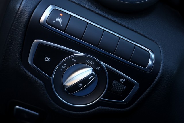 MERCEDES-BENZ C-KLASSE Cabrio AMG Line - 183 pk **Stoelventilatie / Leer / Camera, Autobedrijf Ploemen Meerssen BV, Meerssen