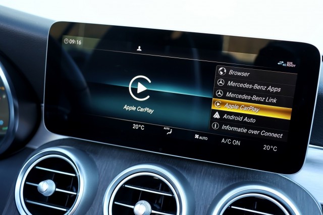 MERCEDES-BENZ C-KLASSE Cabrio AMG Line - 183 pk **Stoelventilatie / Leer / Camera, Autobedrijf Ploemen Meerssen BV, Meerssen