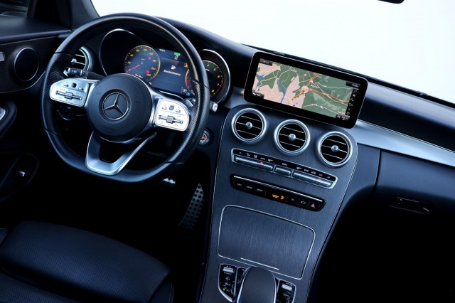 MERCEDES-BENZ C-KLASSE Cabrio AMG Line - 183 pk **Stoelventilatie / Leer / Camera, Autobedrijf Ploemen Meerssen BV, Meerssen