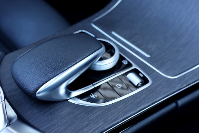 MERCEDES-BENZ C-KLASSE Cabrio AMG Line - 183 pk **Stoelventilatie / Leer / Camera, Autobedrijf Ploemen Meerssen BV, Meerssen