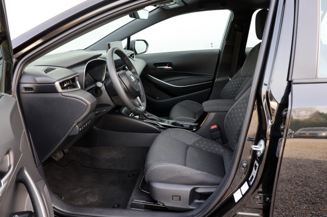 TOYOTA COROLLA HYBRID 140 BUSINESS, Autobedrijf Ploemen Meerssen BV, Meerssen