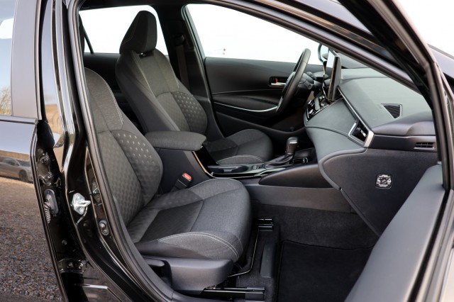 TOYOTA COROLLA HYBRID 140 BUSINESS, Autobedrijf Ploemen Meerssen BV, Meerssen