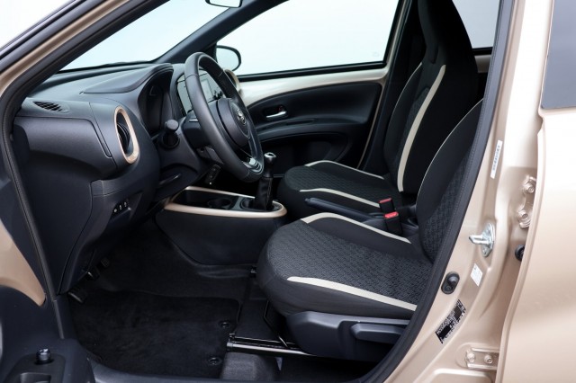 TOYOTA AYGO X 1.0 VVT-i MT Pulse - 72 pk **Bi-tone / Camera / Carplay , Autobedrijf Ploemen Meerssen BV, Meerssen