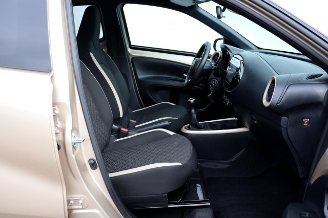 TOYOTA AYGO X 1.0 VVT-i MT Pulse - 72 pk **Bi-tone / Camera / Carplay , Autobedrijf Ploemen Meerssen BV, Meerssen