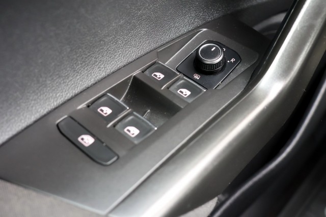 VOLKSWAGEN POLO 1.0 TSI Comfortline / PDC / Carplay / Stoelverwarming , Autobedrijf Ploemen Meerssen BV, Meerssen