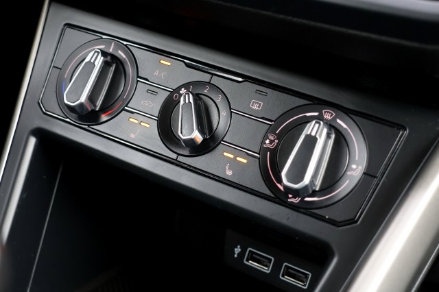 VOLKSWAGEN POLO 1.0 TSI Comfortline / PDC / Carplay / Stoelverwarming , Autobedrijf Ploemen Meerssen BV, Meerssen