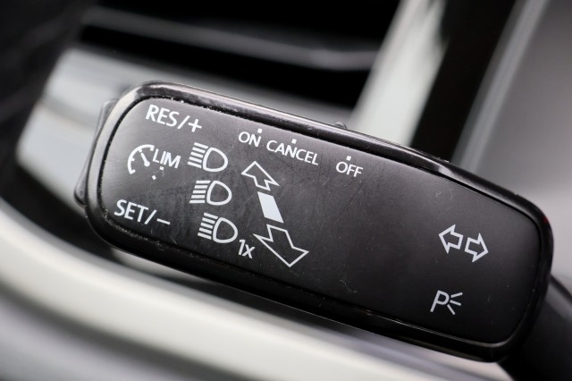 VOLKSWAGEN POLO 1.0 TSI Comfortline / PDC / Carplay / Stoelverwarming , Autobedrijf Ploemen Meerssen BV, Meerssen