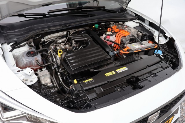 SEAT LEON 1.4 TSI eHybrid PHEV FR Business Intense - 204 pk **Pano / Trekhaak, Autobedrijf Ploemen Meerssen BV, Meerssen