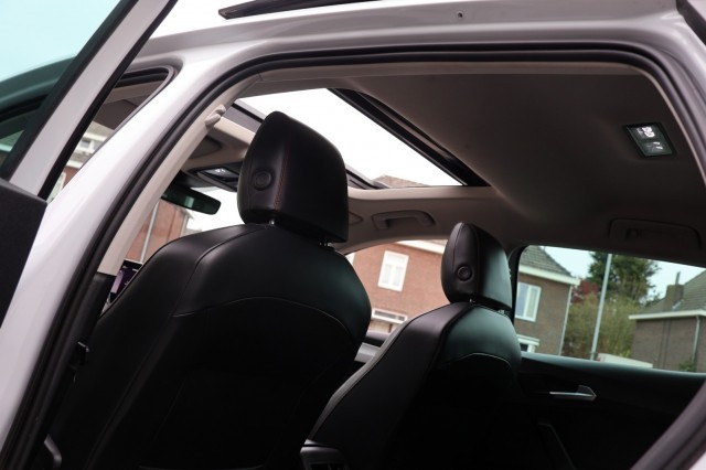 SEAT LEON 1.4 TSI eHybrid PHEV FR Business Intense - 204 pk **Pano / Trekhaak, Autobedrijf Ploemen Meerssen BV, Meerssen