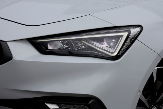 SEAT LEON 1.4 TSI eHybrid PHEV FR Business Intense - 204 pk **Pano / Trekhaak, Autobedrijf Ploemen Meerssen BV, Meerssen