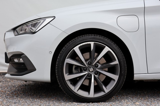 SEAT LEON 1.4 TSI eHybrid PHEV FR Business Intense - 204 pk **Pano / Trekhaak, Autobedrijf Ploemen Meerssen BV, Meerssen