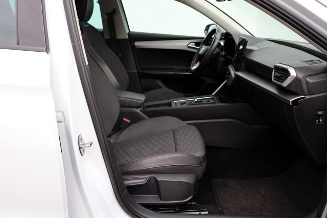 SEAT LEON 1.4 TSI eHybrid PHEV FR Business Intense - 204 pk **Pano / Trekhaak, Autobedrijf Ploemen Meerssen BV, Meerssen